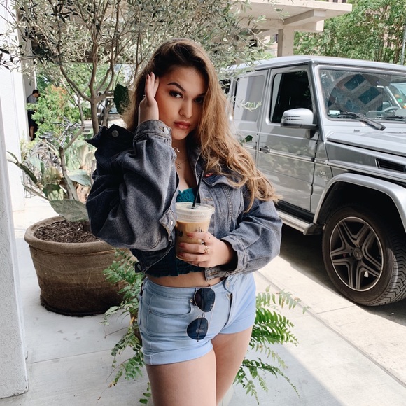 Meet your Posher, Erika - Picture 5 of 5